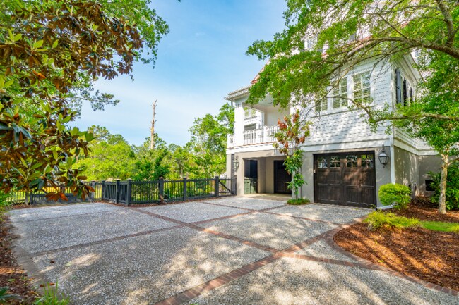 Building Photo - 6BD/5BA Custom Home for Lease in Daniel Island Park