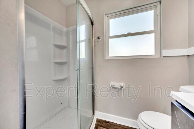 Building Photo - 1061 57th St