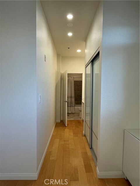 Building Photo - 533 S St Andrews Pl