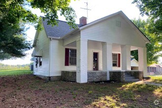 Building Photo - Farm House Living!!
