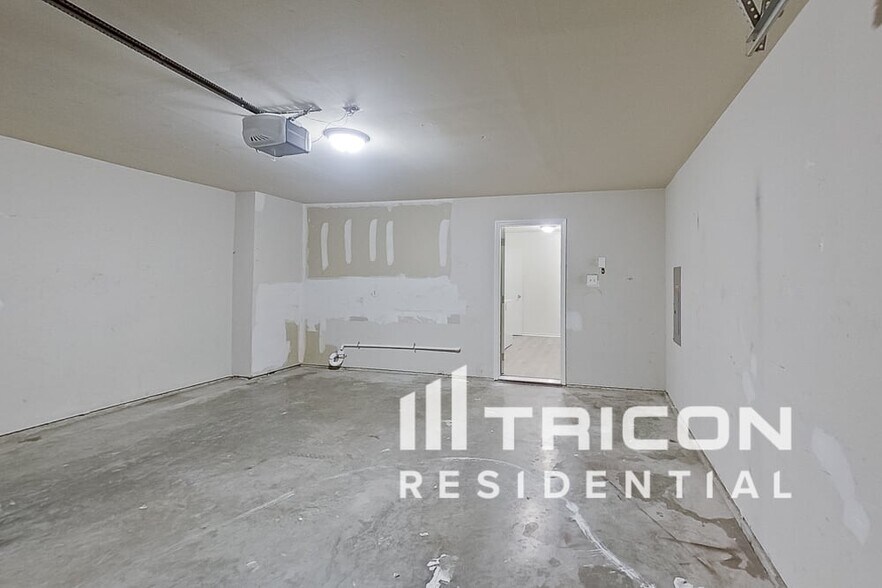 Building Photo - 2208 Capstan Dr