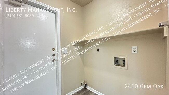 Building Photo - 2410 Gem Oak