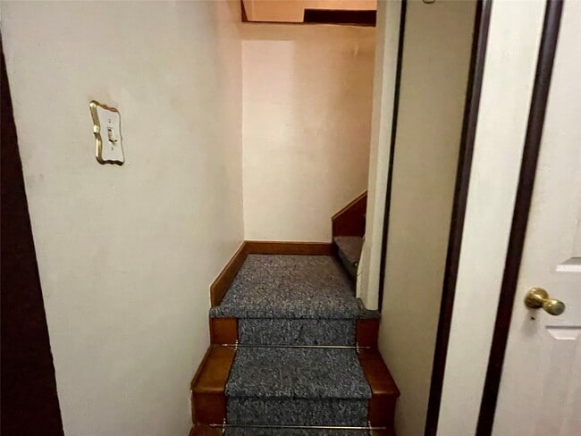 Building Photo - 112 N Roosevelt Ave