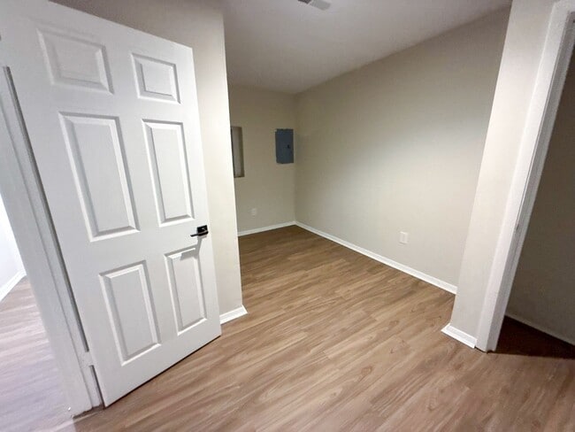 Building Photo - 823 Bassett Ave