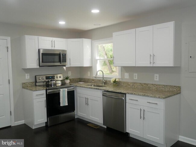 Building Photo - 35600 Sassafras Dr