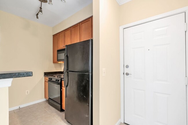 Building Photo - Beautiful 1 Bedroom 1 Bathroom Condo In Much Sought After Exchange At Van Dorn