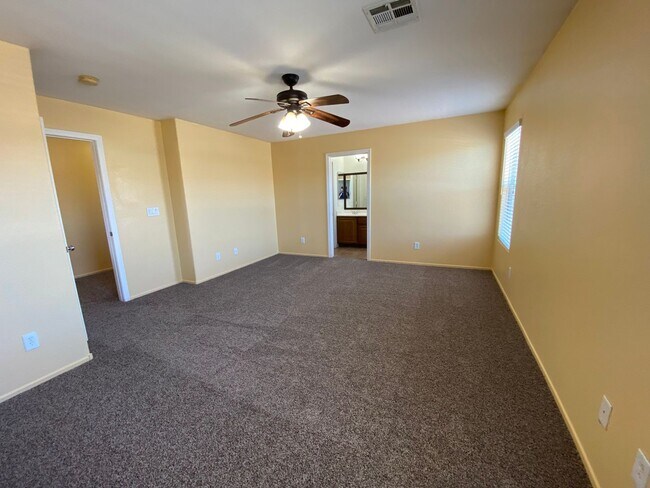 Building Photo - Large four-bedroom house with a loft
