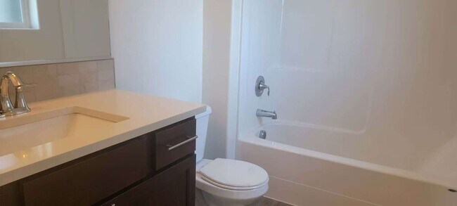 Building Photo - Master Suite and Junior Suite with its own attached bathroom