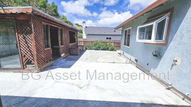 Building Photo - 322 Falcon Way