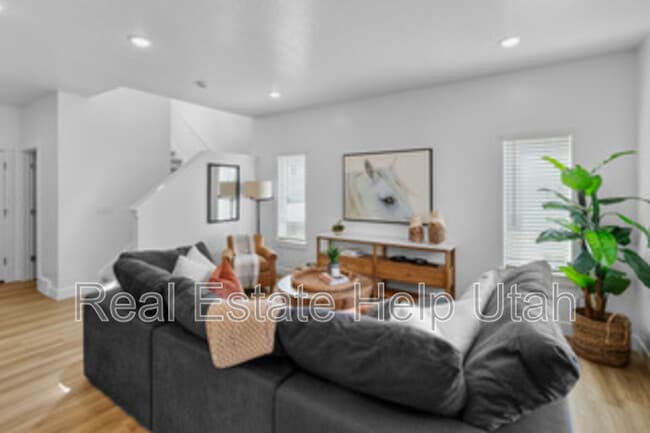 Building Photo - 281 W 1150 N