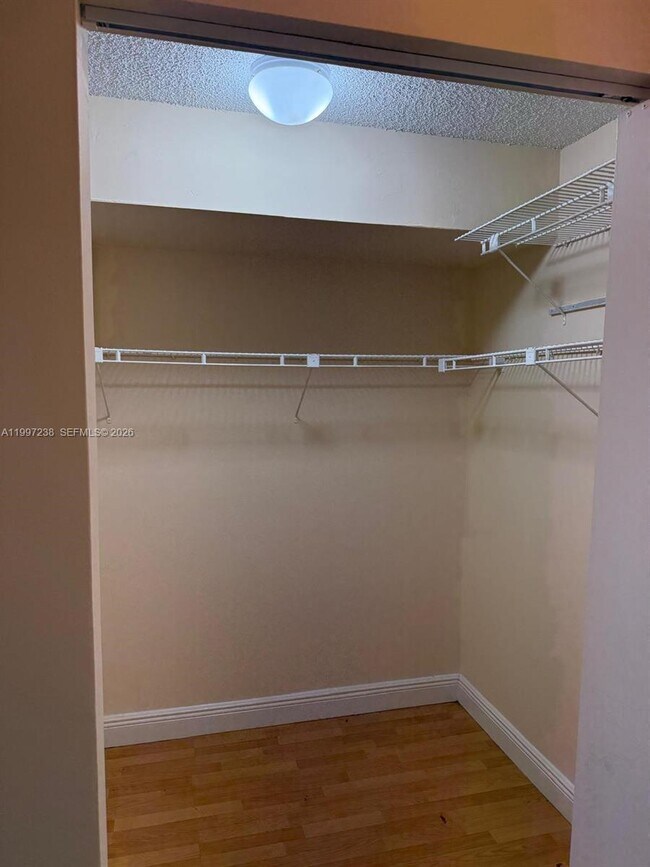 Building Photo - 447 NE 195th St