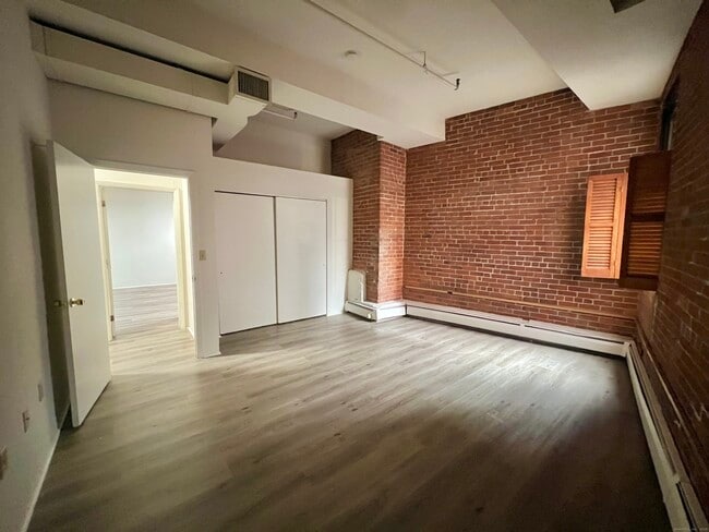 Building Photo - 74 Union Pl