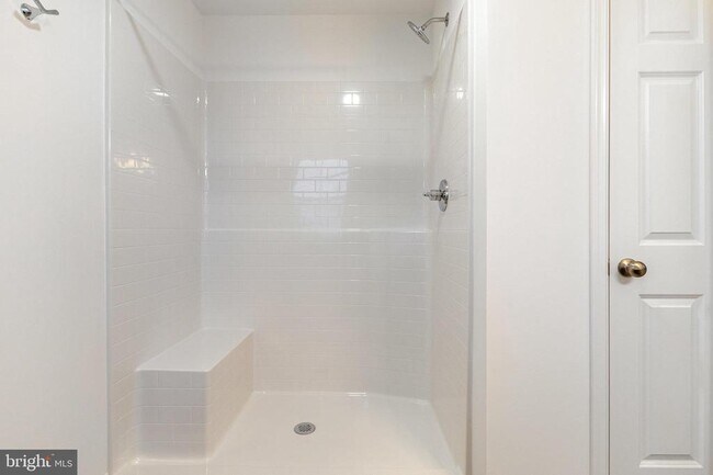 Building Photo - 7841 Briarwood Dr