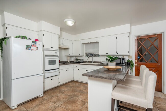 Building Photo - 1609 S Parkside Dr