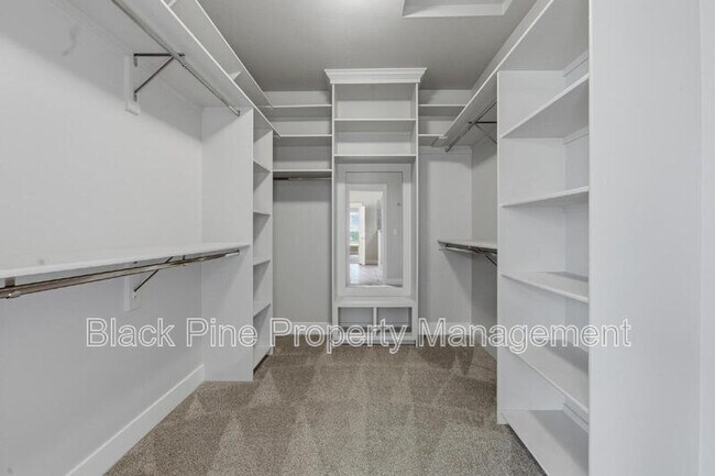 Building Photo - 3761 W Renhold Dr