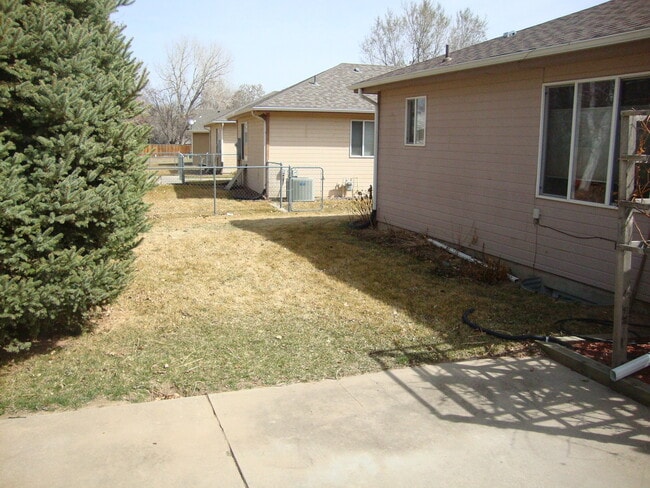 Building Photo - Great 4 bed Duplex