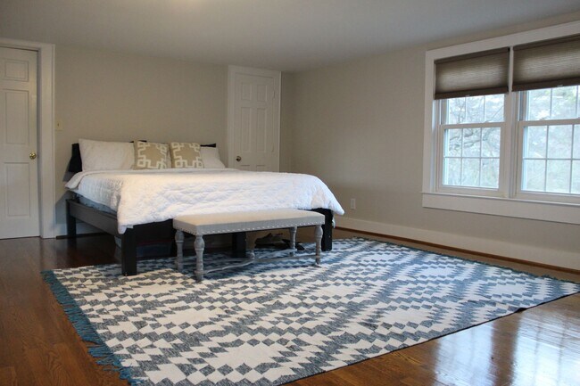 Building Photo - LARCHMONT