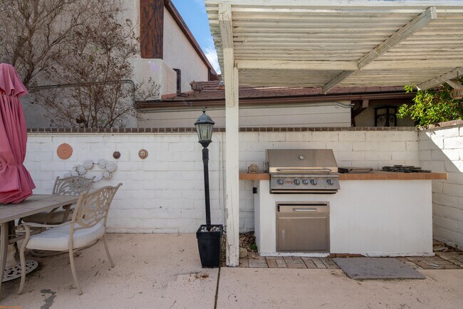 Building Photo - 46555 Cameo Palm Dr