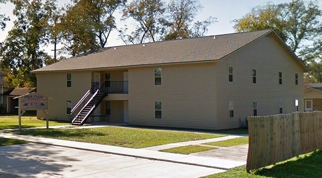 Building Photo - 815 E Russell Ave