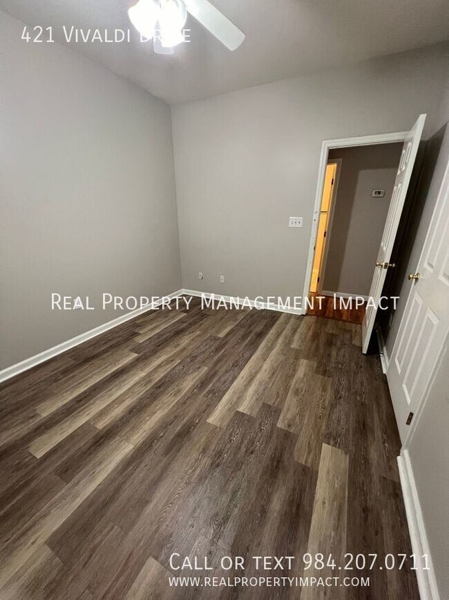 Building Photo - 421 Vivaldi Dr