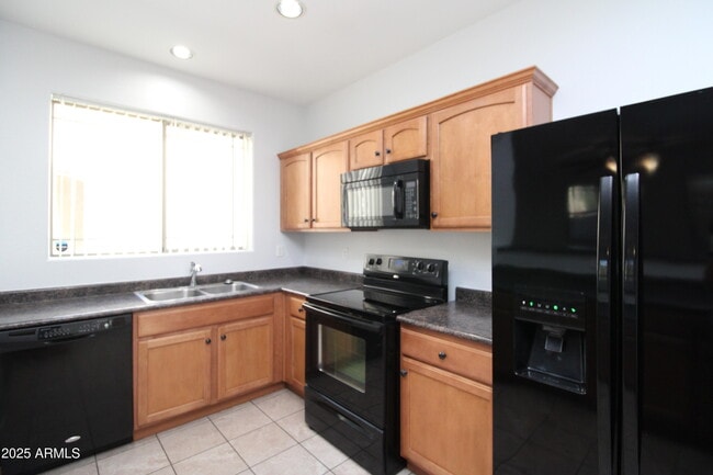 Building Photo - 8147 W Lynwood St