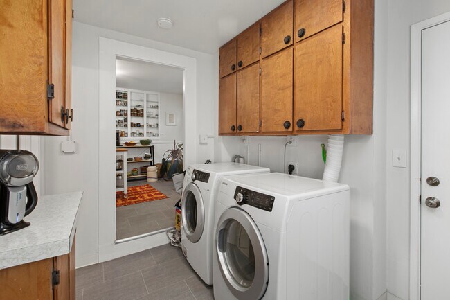 Building Photo - 32A Landers St