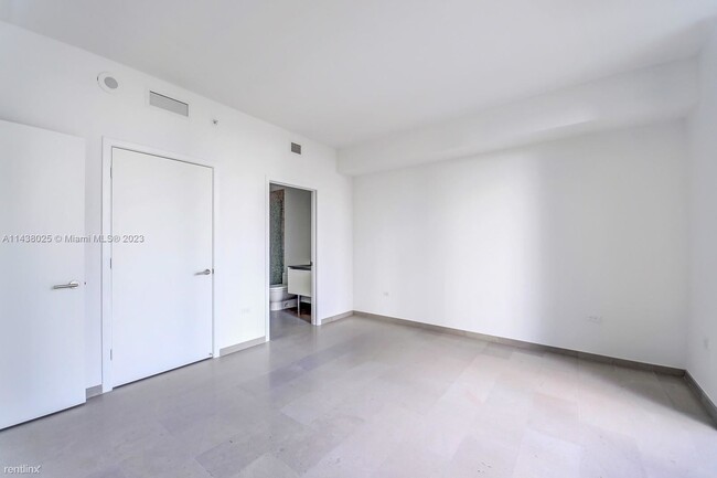 Building Photo - 2 br, 2 bath Condo - 88 SW 7th St Luxury r...