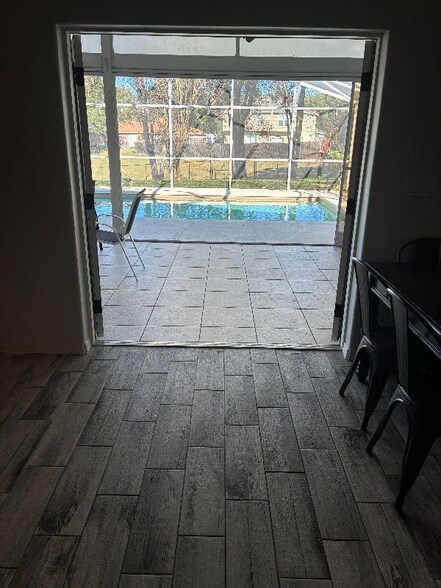 Building Photo - 867 Park Valley Cir