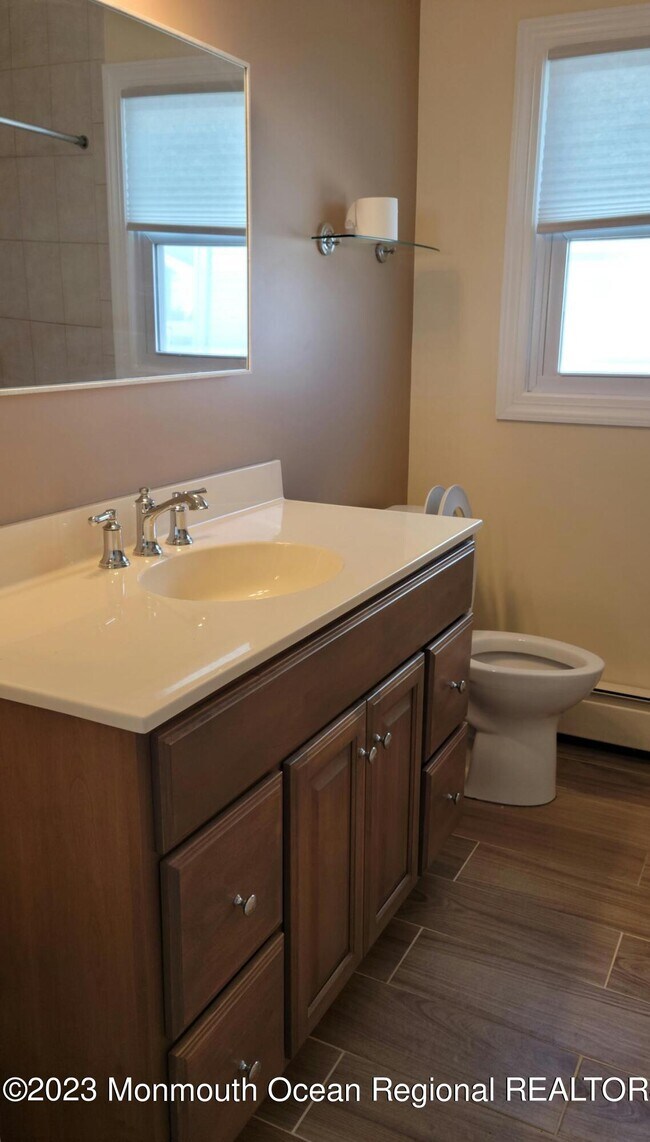 Building Photo - 805 Forepeak Dr