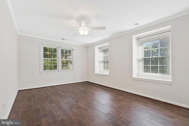 Building Photo - 10034 Scenic View Terrace