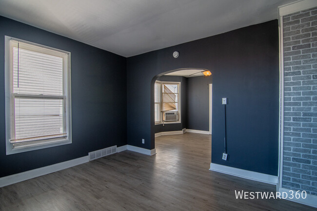 Building Photo - Chicago Heights 2-bedroom offering comfort...