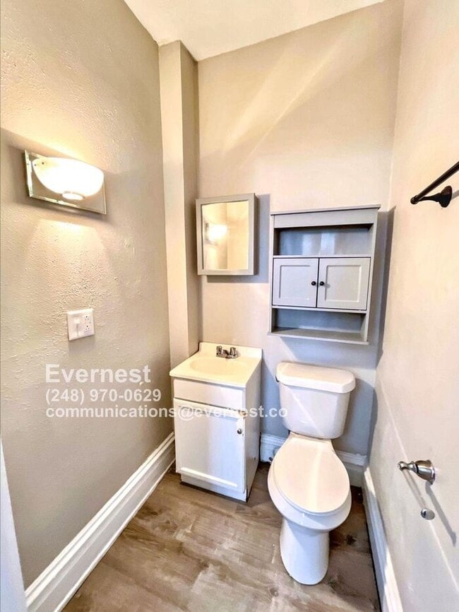 Building Photo - Charming 3-Bedroom Home Near St. Vincent’s...