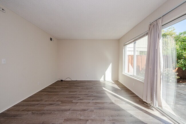 Building Photo - 1034 Shoal Dr