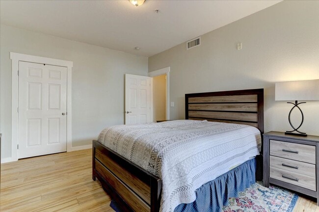 Building Photo - Charming 2-bedroom, 2-bath condo in Erie, CO,