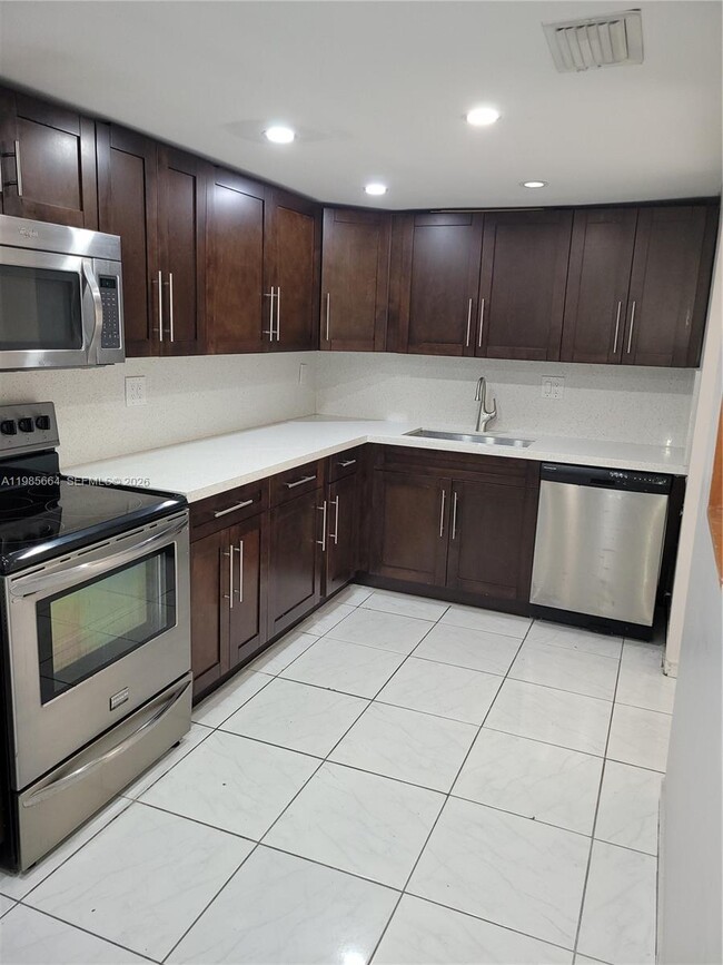 Building Photo - 14389 SW Kendale Lakes Cir