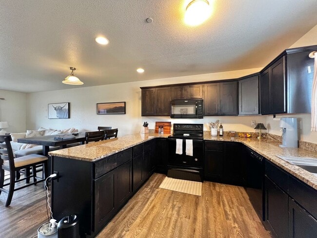 Building Photo - 2 Bedroom 2.5 bathroom Townhouse in Greeley