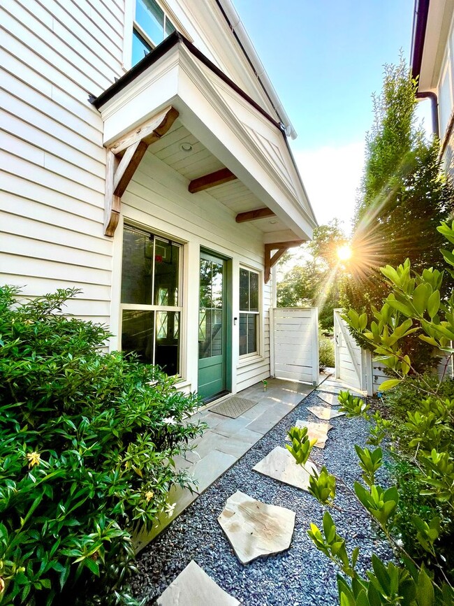 Building Photo - 3bed/3.5Bath LakeFront Home in Trilith