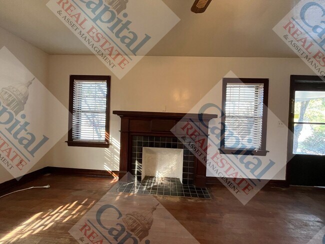 Building Photo - Charming 3 Bedroom