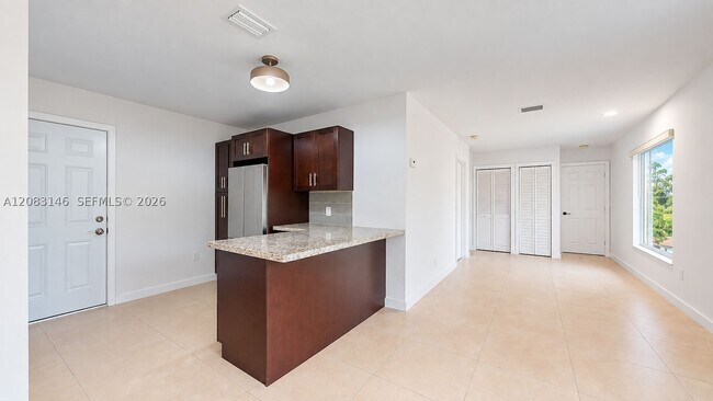 Building Photo - 3558 SW 26th St
