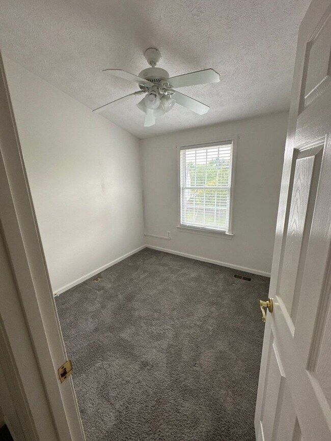 Building Photo - 3 bed Village of Thomas Run