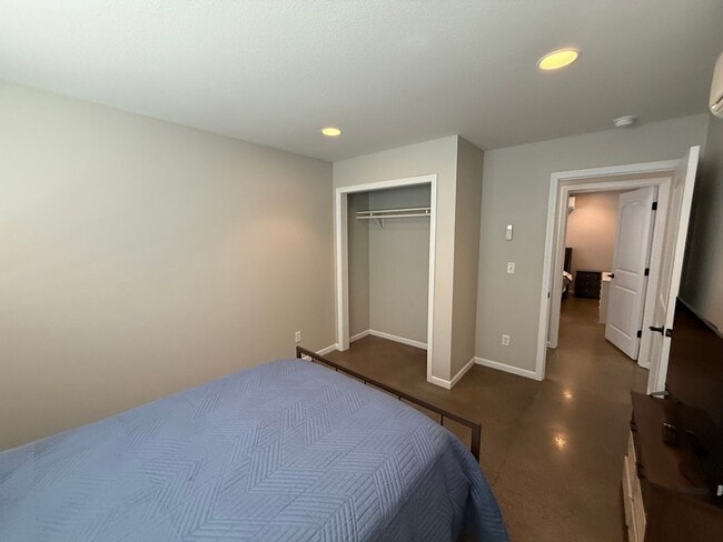 Building Photo - Nowells Subdivision Town Homes - Fully Furnished and Utilities Included