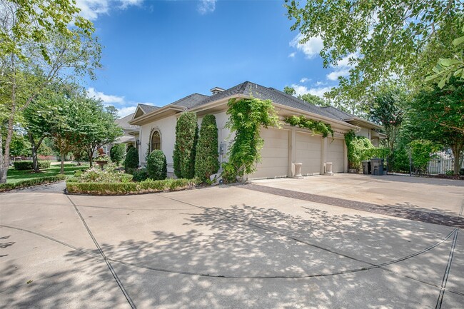 Building Photo - 611 Park Ln