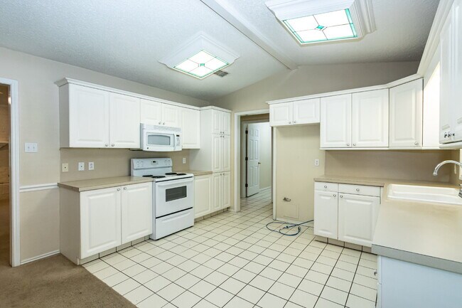 Building Photo - 2 Large Living areas! Approximately 2100 S...