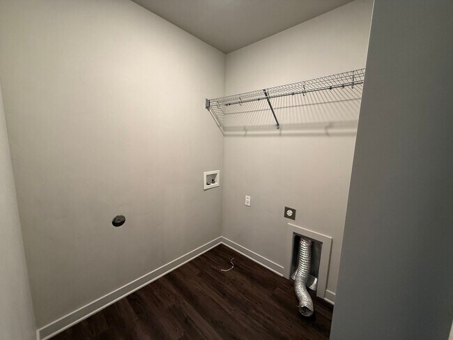 Building Photo - Beautiful 3 Bed/2.5 Bath Townhome - NE Bend