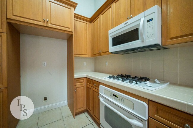 Building Photo - North Clovis Home, 3BR/2BA, Built 2005 - Lots of Amenities!