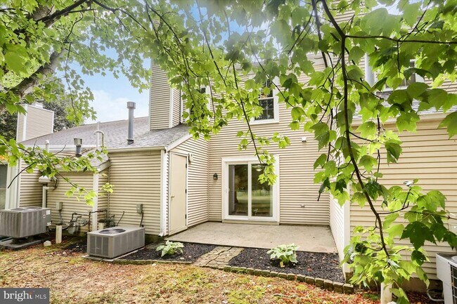 Building Photo - 802 Cambridge Ct