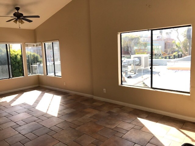 Building Photo - 806 Seagirt Ct