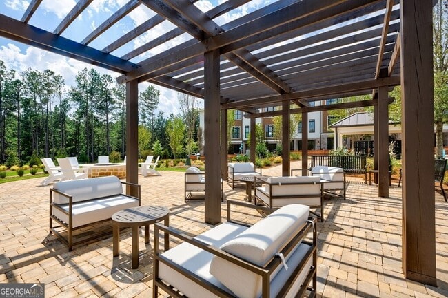 Building Photo - 10744 Davis Dr