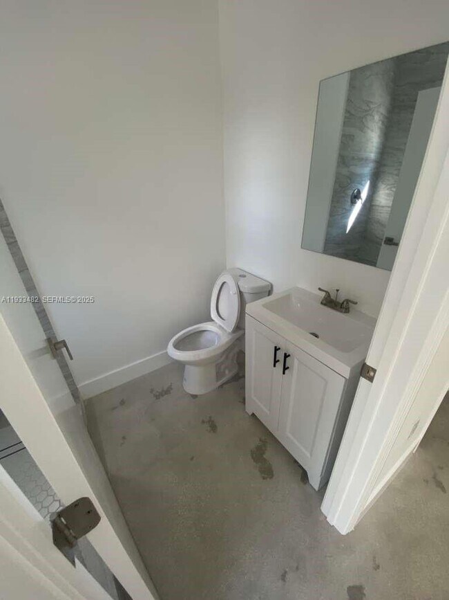 Building Photo - 6233 NW 20th Ave