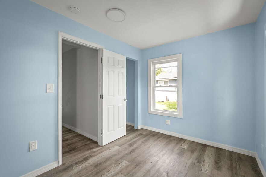 Building Photo - 260 Vernis Ave